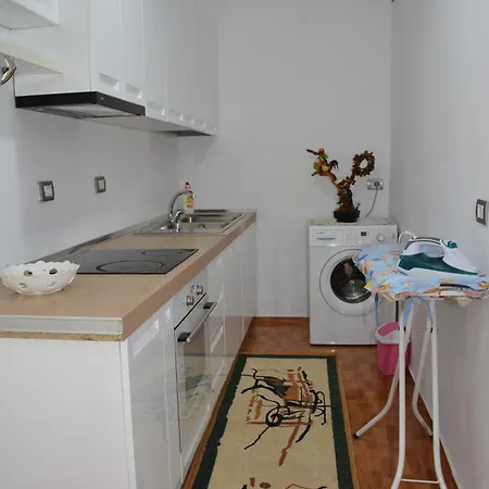 Luli Muca בית הארחה *