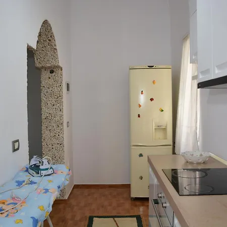 Luli Muca בית הארחה *